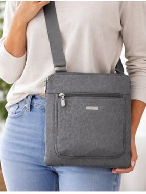New HP Triple Compartment AntiTheft Nylon Crossbody Bag Baggallini Gray Cheetah